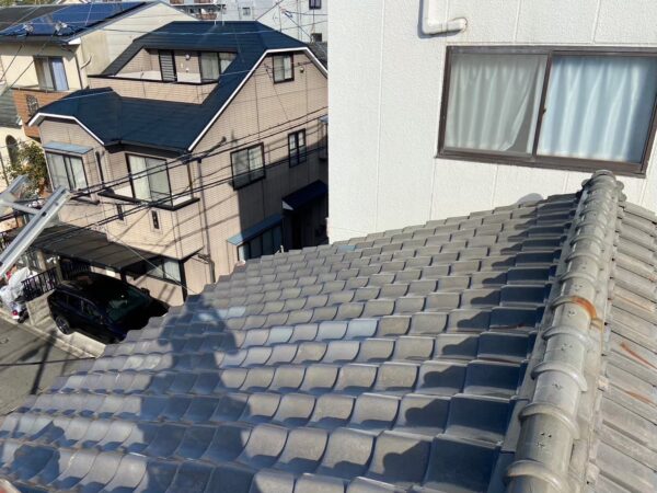 京都市右京区にて屋根修理＜和形瓦から平板瓦へ葺き替え工事＞の施工前写真